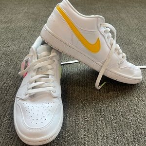 Jordan 1 low, multi color, barely worn, great condition, size 8